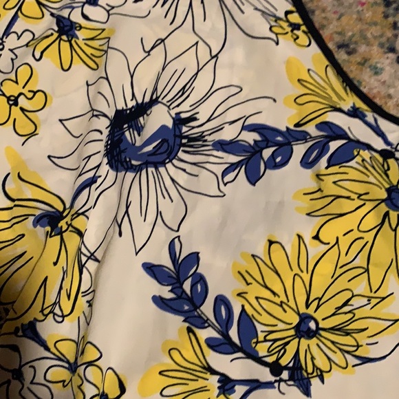 Floral backless crop top! Super cute! - Picture 4 of 6